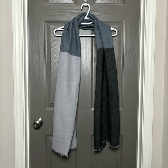 GAP New Colorblock Scarf Unisex Wool Blend Gray - Picture 3 of 8